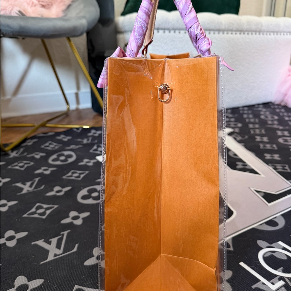 🩷🩷Louis Vuitton XL Gift Bag Tote🩷🩷 - Picture 5 of 7